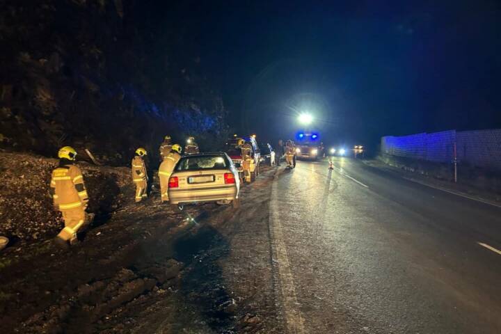 HFW Bad Ischl: Fahrzeugbergung auf B145