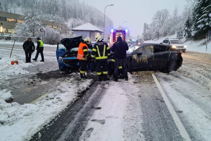 FF Wirts: Zwei Verkehrsunfälle aufgrund starken Schneefalls