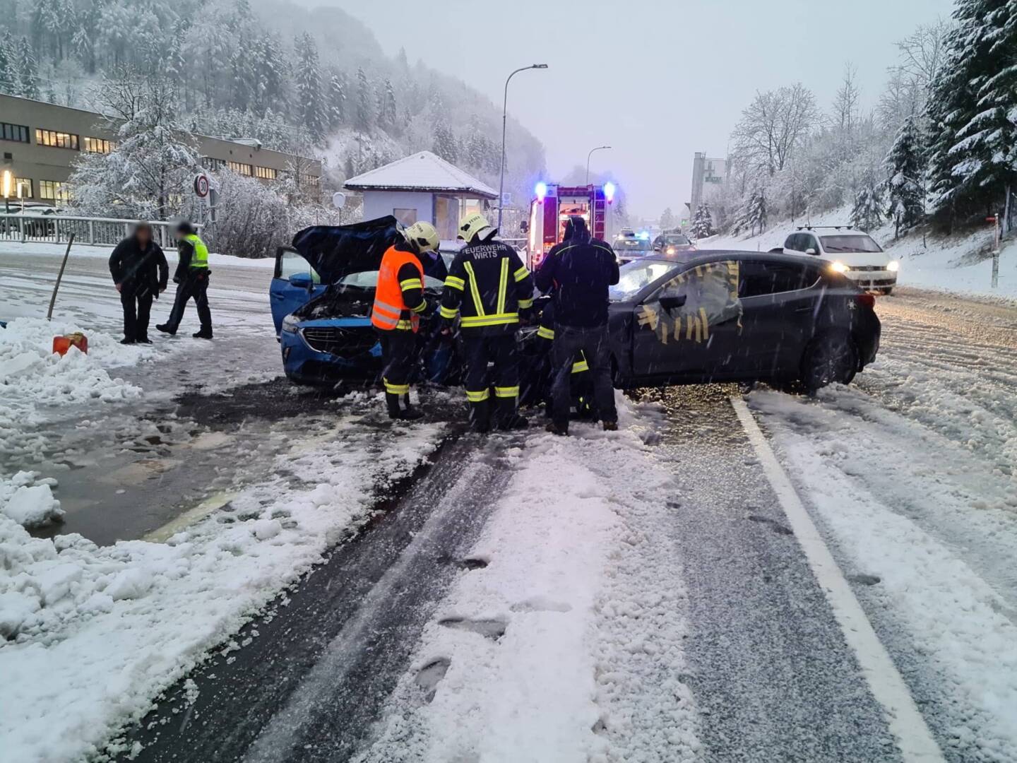 Zwei Verkehrsunfälle aufgrund starken Schneefalls