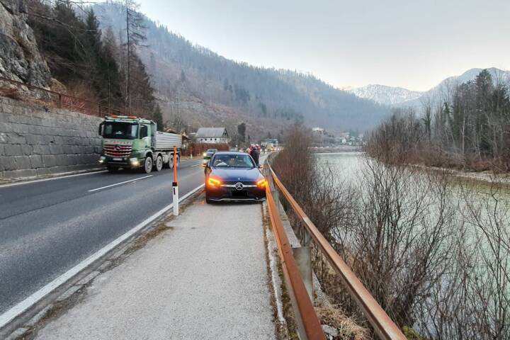 FF Mitterweissenbach: Verkehrsunfall B 145 Linzer Bundesstraße