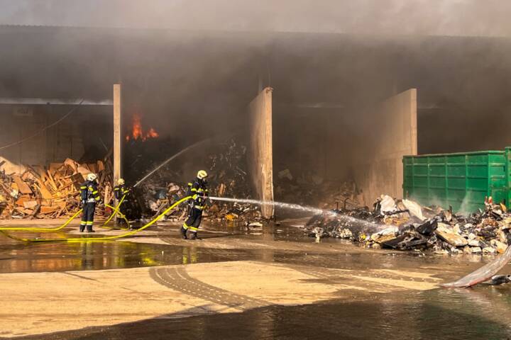 Brand eines Mülllagerplatzes