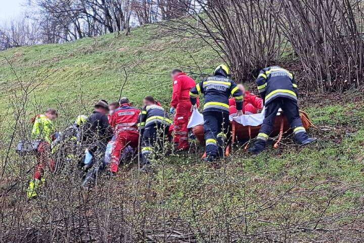 FF Donnersbach: Tragehilfe für das Rote Kreuz