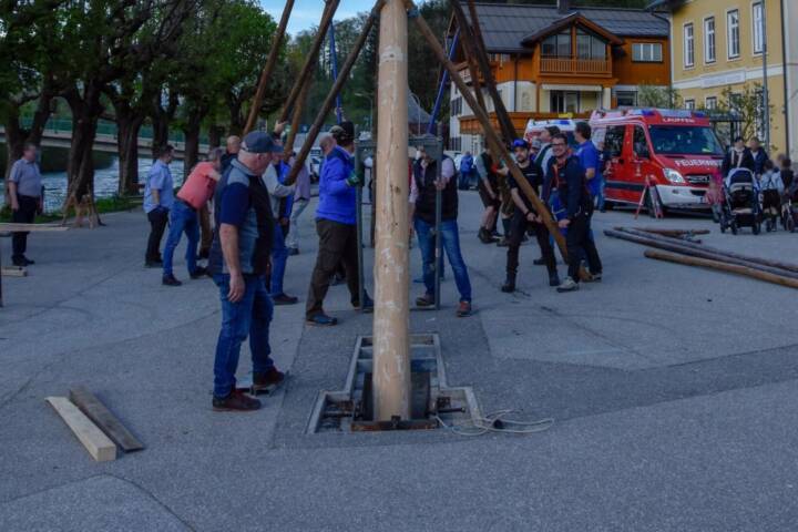 HFW Bad Ischl: Maibaumaufstellen der FF Lauffen