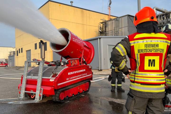 Abschnittsübung der Feuerwehren aus dem Abschnitt 3 – Bezirk Flachgau am Gasspeicher Haidach in Straßwalchen