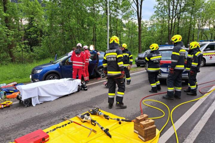 Schwerer Verkehrsunfall mit verletzter Person