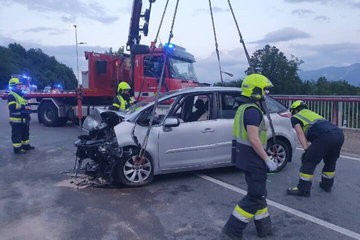 HFW Villach: Schwerer Verkehrsunfall im Stadtgebiet