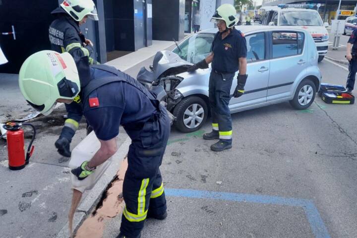 FF Klosterneuburg: Verkehrsunfall in der Wienerstraße
