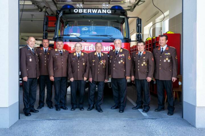 BFK Vöcklabruck: Ehrung für Herrn Ehren-Brandrat Josef Wesenauer