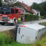 Bergung eines Kleintransportes aus dem Bachbett