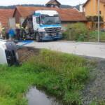 Bergung eines Kleintransportes aus dem Bachbett