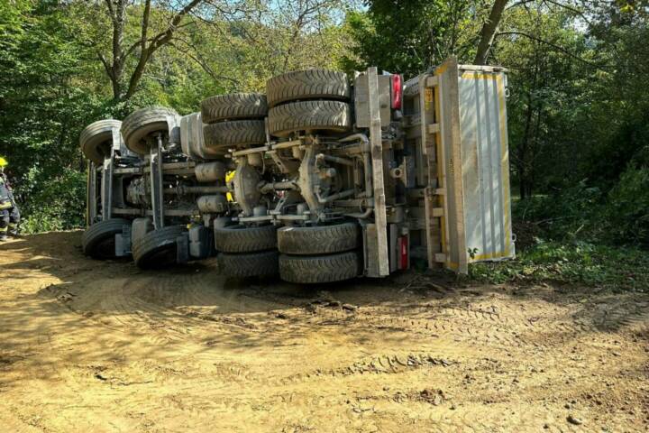 BFKDO Jennersdorf: Verkehrsunfall mit eingeklemmer Person