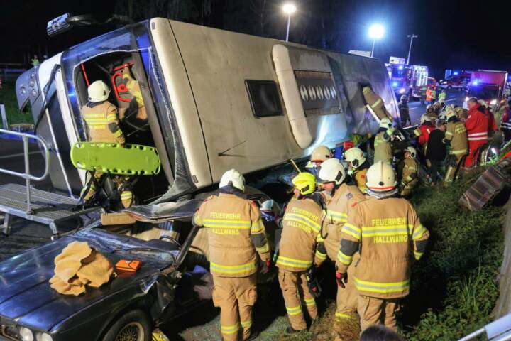 BFKDO Flachgau: ASFINAG Autobahnübung, A1 Westautobahn, Parkplatz Rehbock