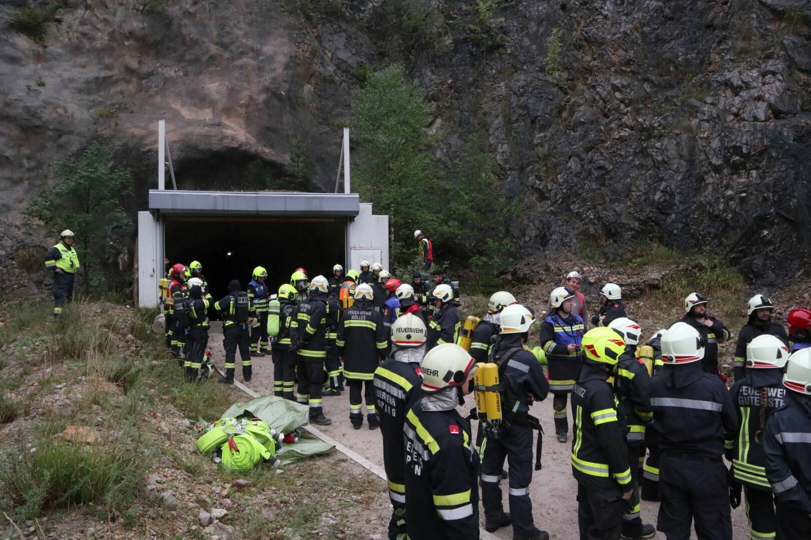 235 Feuerwehrleute �bten Katastrophenszenario im Bezirk Wiener Neustadt