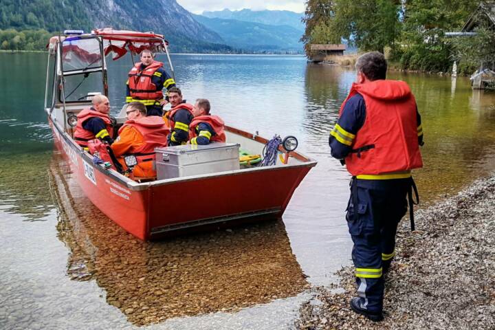 FF Bad Goisern: Alarm zu Personensuche am See