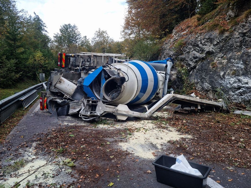 LKW Unfall im Weißenbachtal