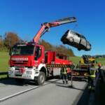 Fahrzeug bei Gröbming abgestürzt: 2 Personen eingeklemmt