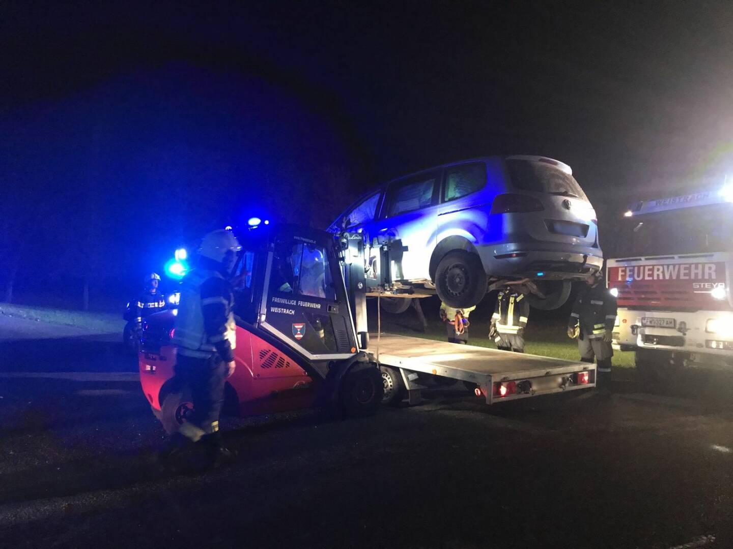 FF Weistrach: Verkehrsunfall – Fahrertüre weggerissen