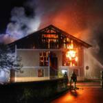 BFKDO Flachgau: Brand im Ortsgebiet, Alarmstufe 2