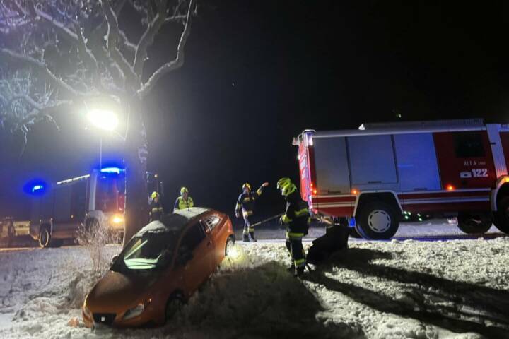 Wintereinbruch sorgt für Feuerwehreinsatz