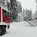 Schnee - Rund 300 Einsatzkräfte im Dauereinsatz