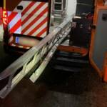 Verlorene Leiter beschädigte fünf Pkw und einen Lkw