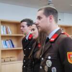 Der Nikolaus und die Feuerwehrjugend aus dem Bezirk Flachgau auf Besuch im Konradinum in Eugendorf