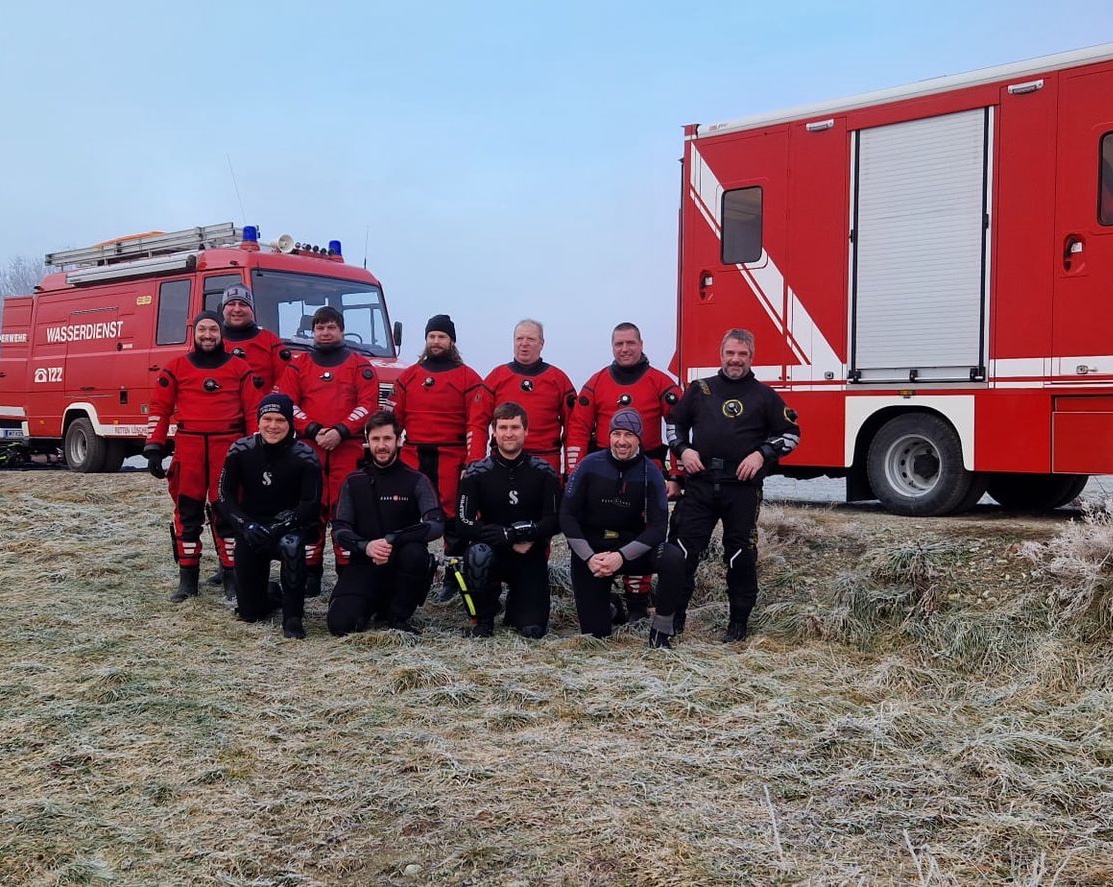 BFV Leoben: Silvester-Tauchgang der Feuerwehreinsatztaucher