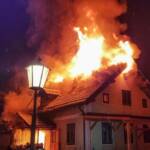Wohnhaus - Dachstuhl in Vollbrand