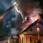 Wohnhaus - Dachstuhl in Vollbrand
