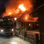 Wohnhaus - Dachstuhl in Vollbrand