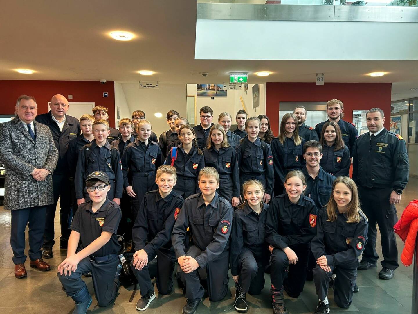 BFK Wiener Neustadt: Siegerfeier mit der Feuerwehrjugend Hollenthon