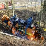 FF Krems: LKW-Bergung mit zwei Feuerwehrkranen im Bezirk Horn