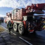 LKW-Bergung mit zwei Feuerwehrkranen im Bezirk Horn