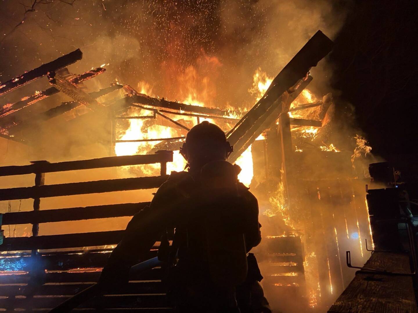 BF Wien: Brand in Kleingartensiedlung in Wien – Penzing