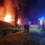 Hütte samt Werkstatt in Vollbrand