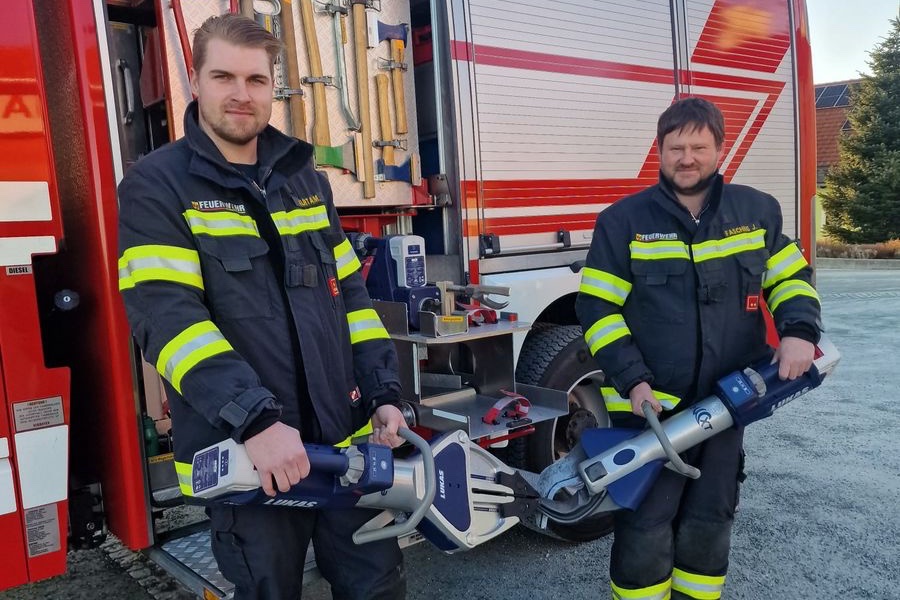 FF Mogersdorf: Neuer Akkurettungssatz für die Feuerwehr 1 Neuer Akkurettungssatz für die Feuerwehr
