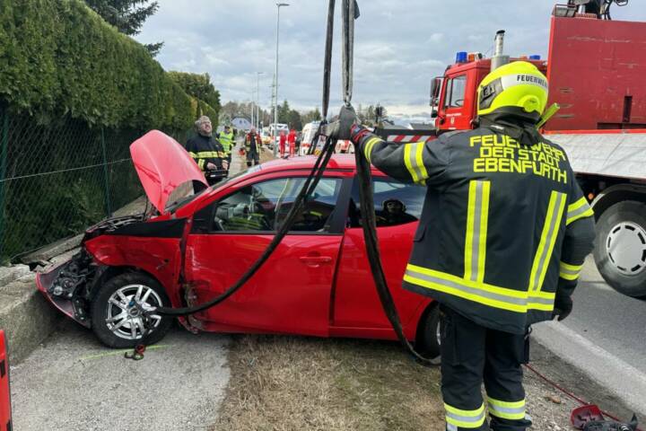 FF Ebenfurth: Verkehrsunfall mit Rettungsfahrzeug