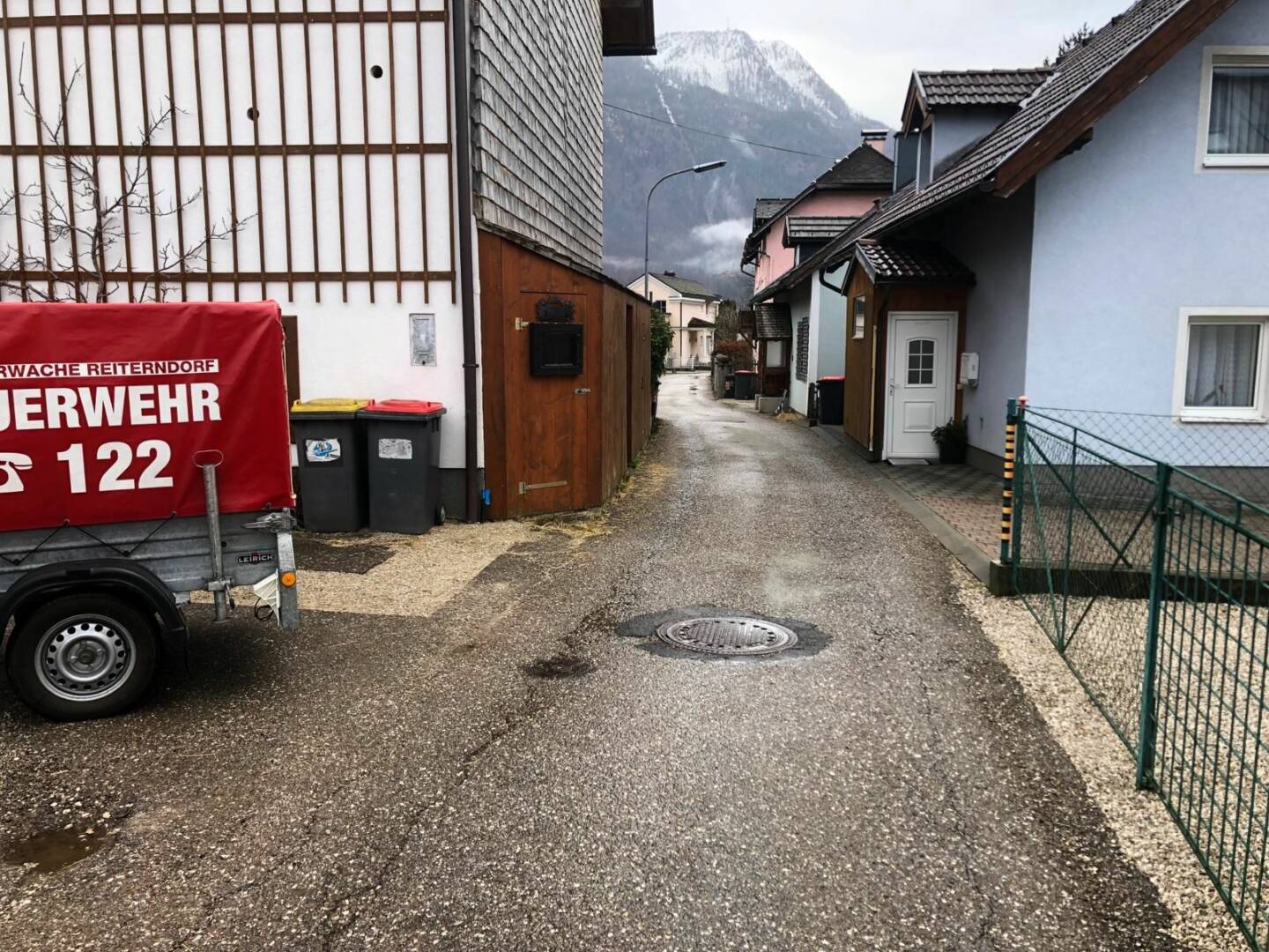 HFW Bad Ischl: Ölspur-Einsatz in der Sulzbachfelderstraße