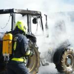 BFK Waidhofen/Thaya: Brennender Traktor rasch gelöscht