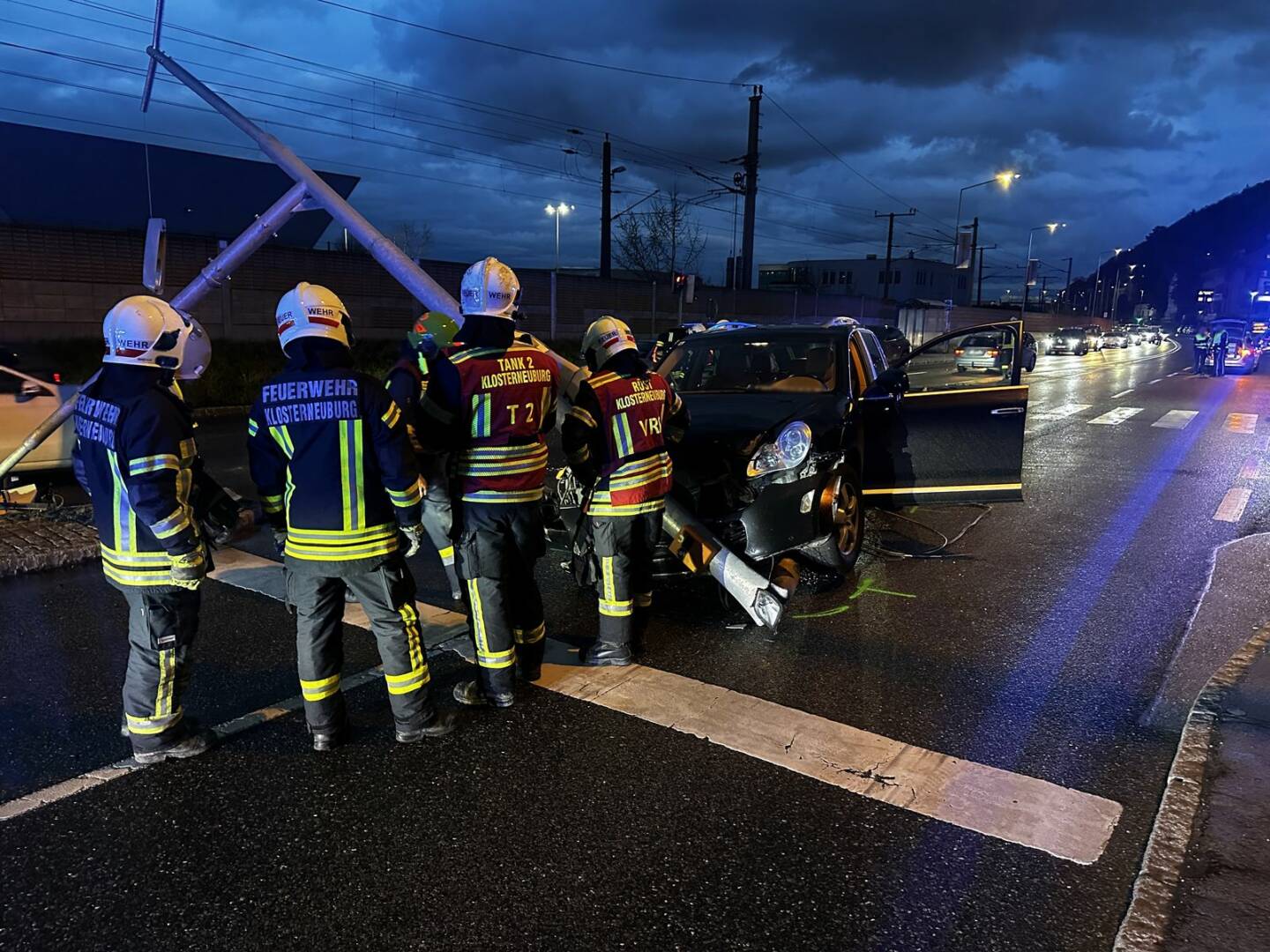 FF Klosterneuburg: Verkehrsunfall auf der B14 Wienerstraße