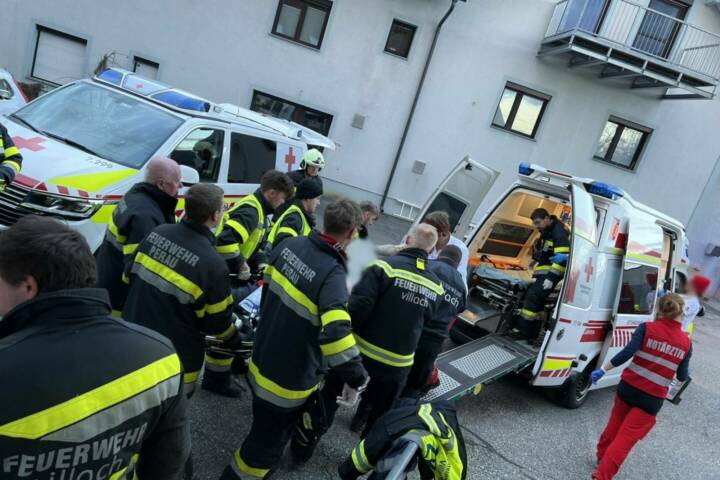 HFW Villach: Tragehilfe für Rotes Kreuz