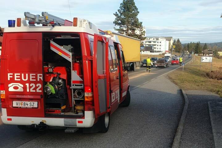 HFW Villach: 5 Km Dieselspur fordert 4 Feuerwehren