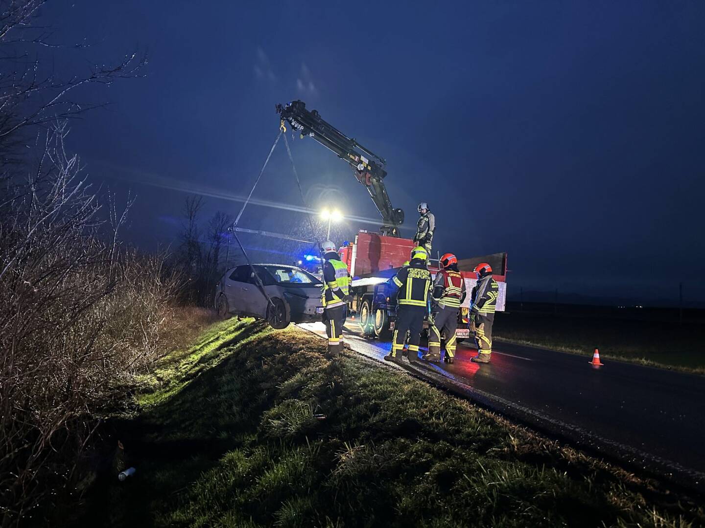 FF Ebenfurth: Verkehrsunfall mit Elektrofahrzeug auf der B60
