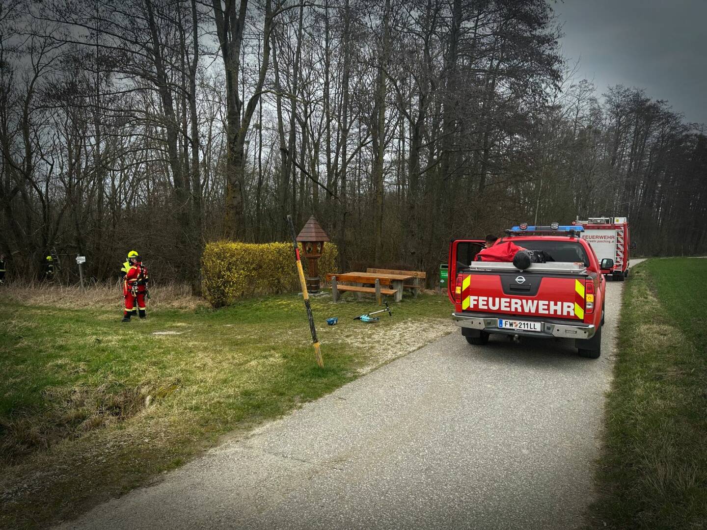 FF Pasching: Personenrettung – Kind in Baum eingeklemmt