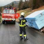 FF Bad Goisern: Transporter mit Kran geborgen