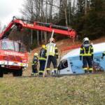 Transporter mit Kran geborgen