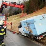 Transporter mit Kran geborgen