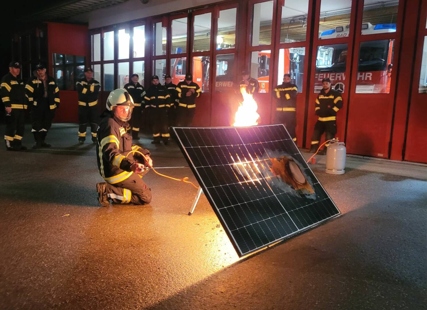 HFW Bad Ischl: Richtiger Umgang mit Photovoltaikanlagen im Einsatz