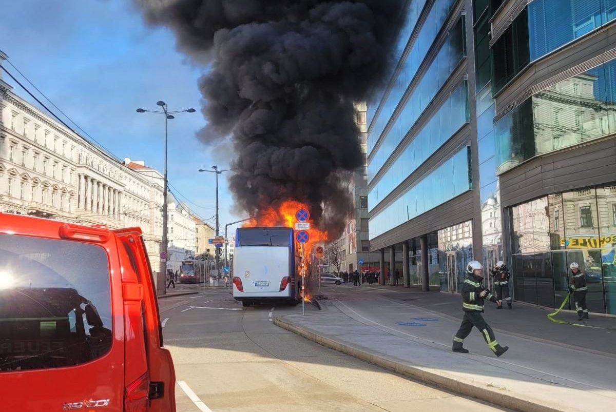 BF Wien: Brand eines Reisebus in Wien – Leopoldstadt