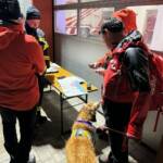 Bergrettung und Feuerwehrdrohnengruppe üben